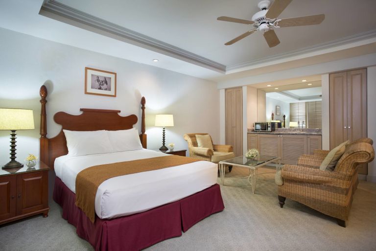 Maui-Beach-Hotel-Oceanfront-Suite