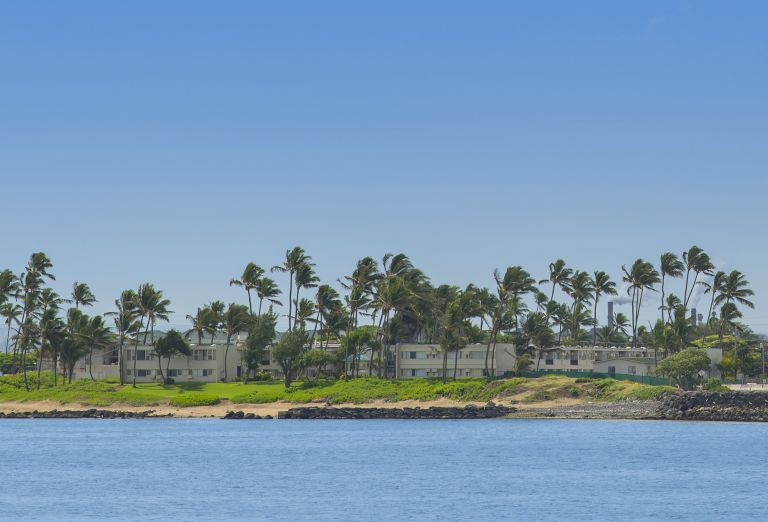 Maui-Beach-Hotel-Exterior
