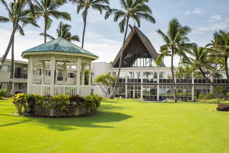 Maui-Beach-Hotel-Exterior-Grounds-4