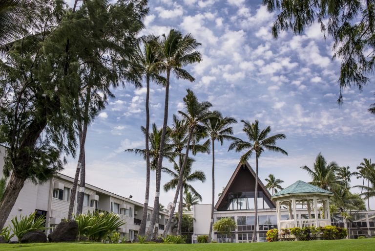 Maui-Beach-Hotel-Exterior-Grounds-5