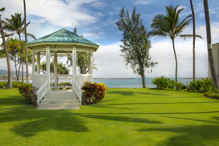 Maui-Beach-Hotel-Exterior-Grounds-6
