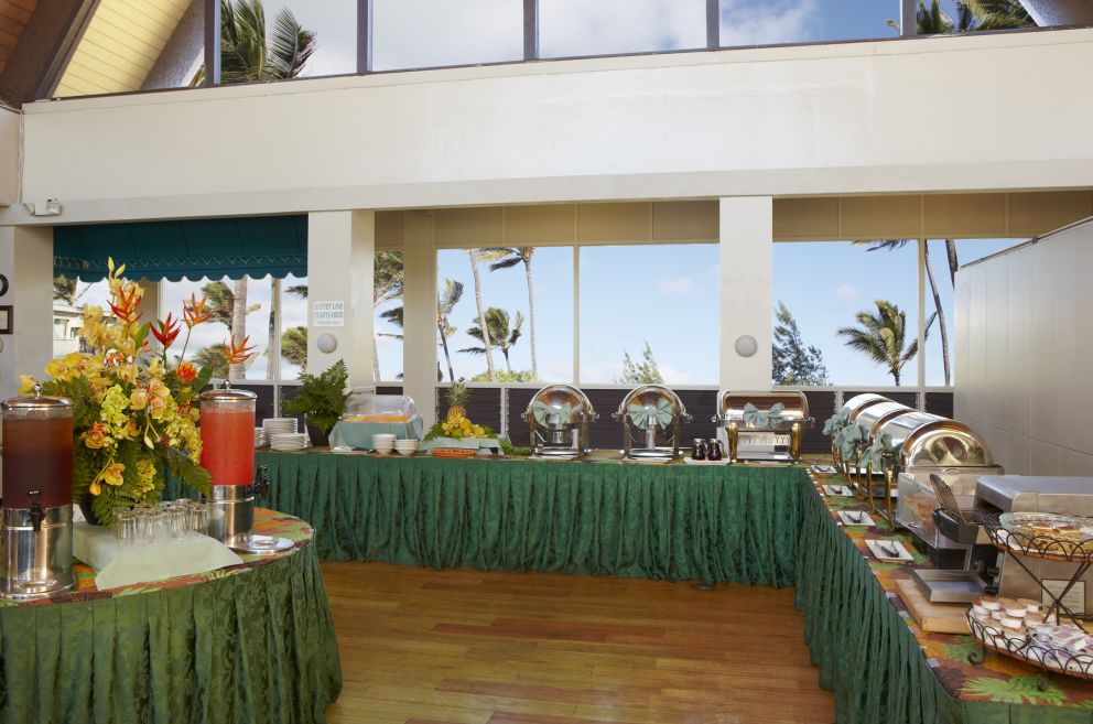 Maui-Beach-Hotel-Buffet