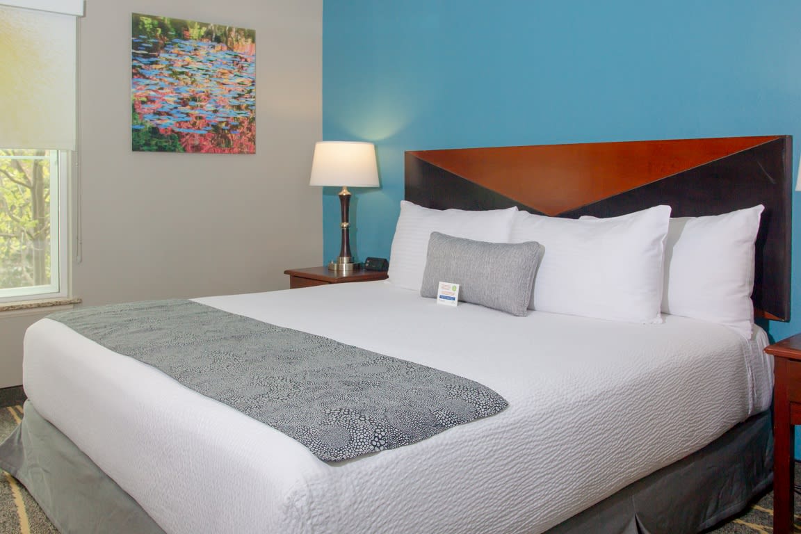 Accessible King Room with Roll In Shower Belltown Inn