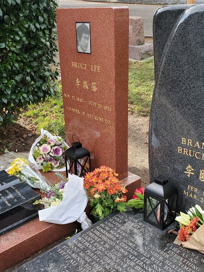 Bruce Lee and Brandon Lee Grave Sites