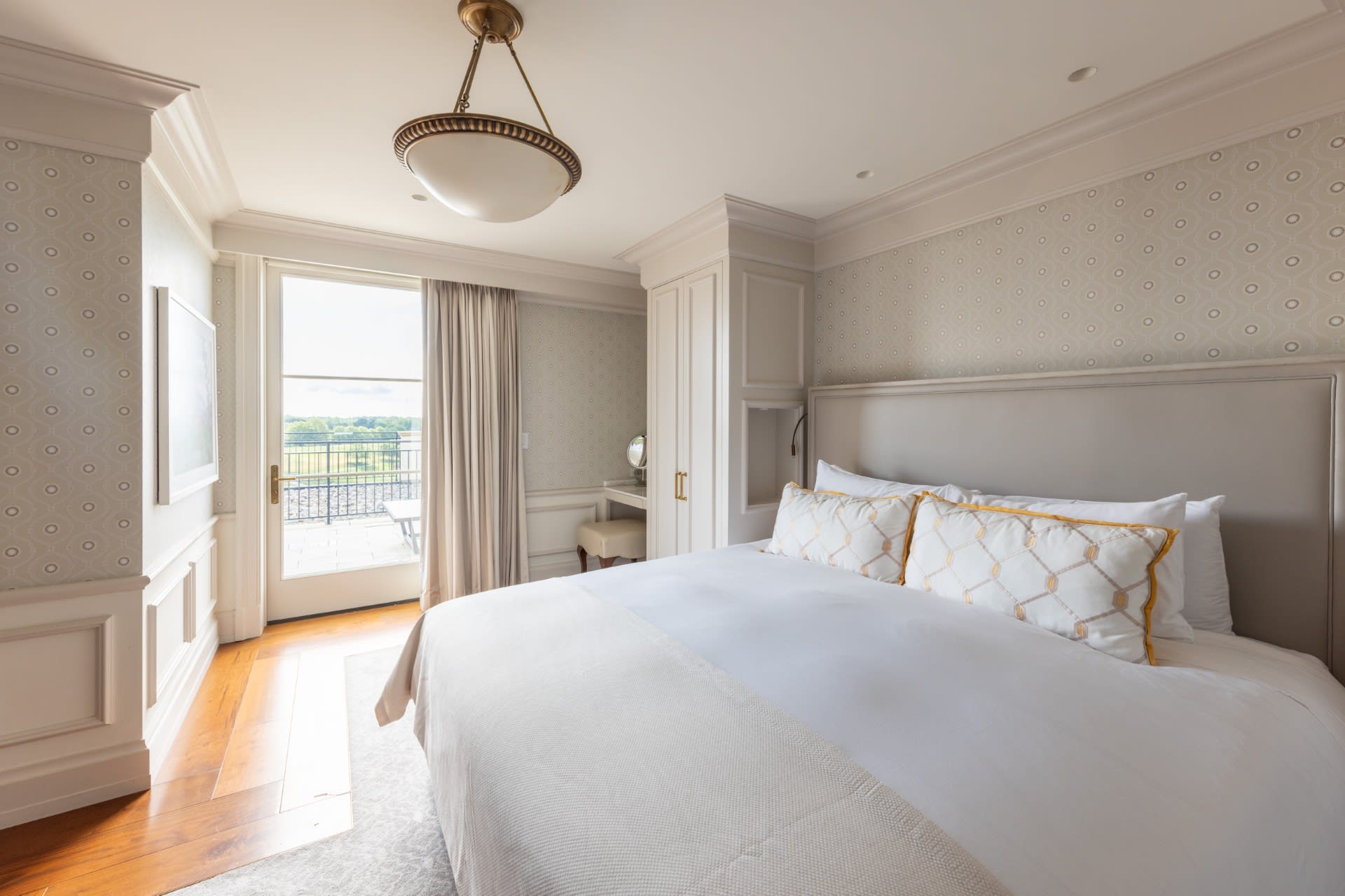 Deluxe King with Balcony or Terrace 