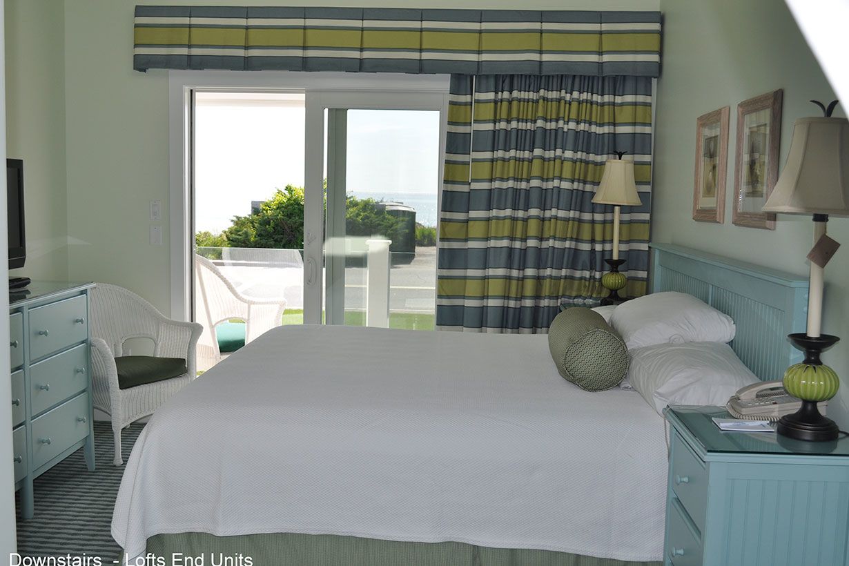 York Beach Maine Hotels Loft End Room At Anchorage Inn [ 820 x 1230 Pixel ]