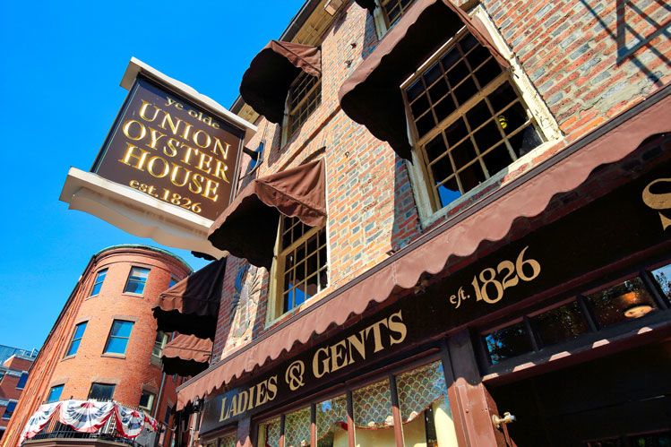 Our Favorite Pub Crawls in Boston