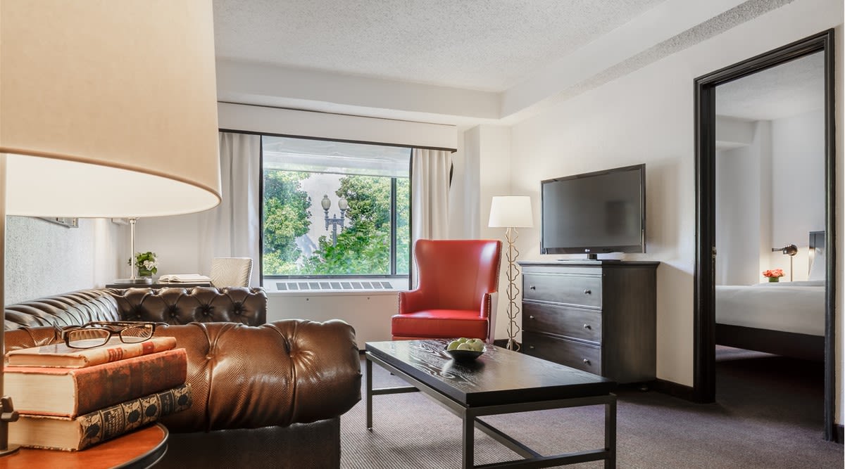 One Bedroom Suite Full Kitchen