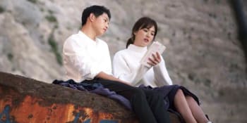 songsong couple - Songsong Couple Berangkat ke LA, Cincin Tunangan Song Hye Kyo Jadi Sorotan