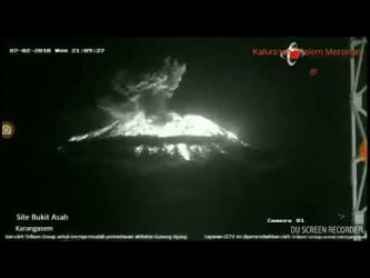 Detik Detik Meletusnya Gunung Agung 2 Juli 2018 2104 WITA - Video Detik - Detik Meletusnya Gunung Agung