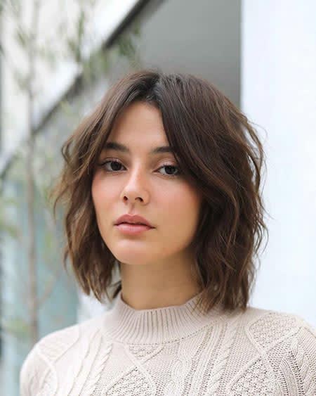 Short Layer - Trend Rambut Wanita 2024