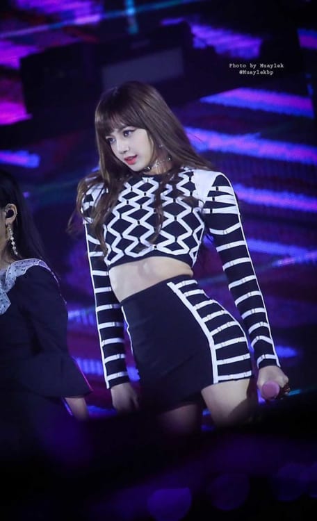 lisa blackpink 2 - Biodata Lisa Blackpink Lengkap dengan Profil, Fakta & Foto Terbaru