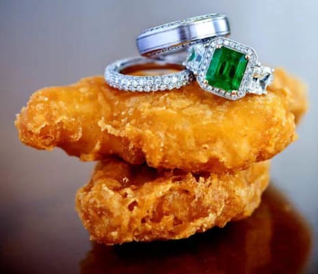 Nugget lamaran anti mainstream dengan makanan - Siapa Bilang Makanan Cuman Bisa Ngenyangin Perut? Makanan Juga Bisa Buat Kekasih Langsung "Say Yes" Loh!!