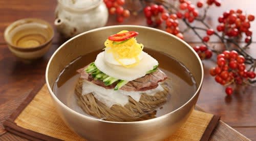 Naengmyeon - 22 Makanan Korea Yang Paling Wajib Dicoba