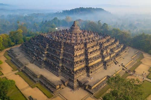 Candi Borobudur - 24 Objek Wisata Menarik Di Indonesia