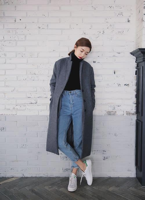 Long Coat dan Jeans - 10 Outfit Serba Denim Untuk Tampil Modis dan Stylish