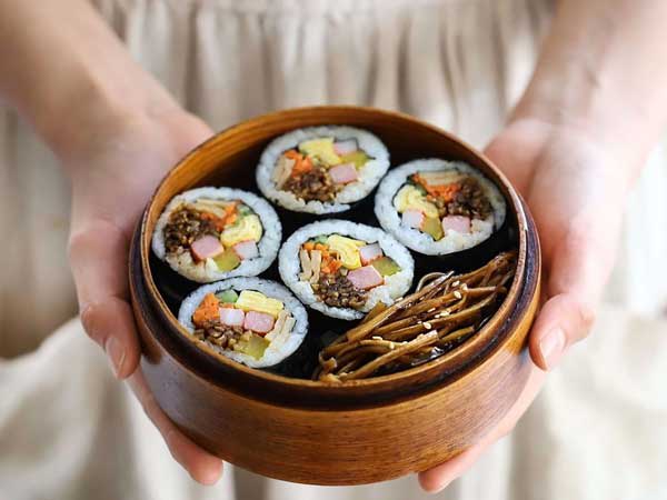 Kimbap - Deretan Makanan Khas Korea Yang Mudah Dibuat