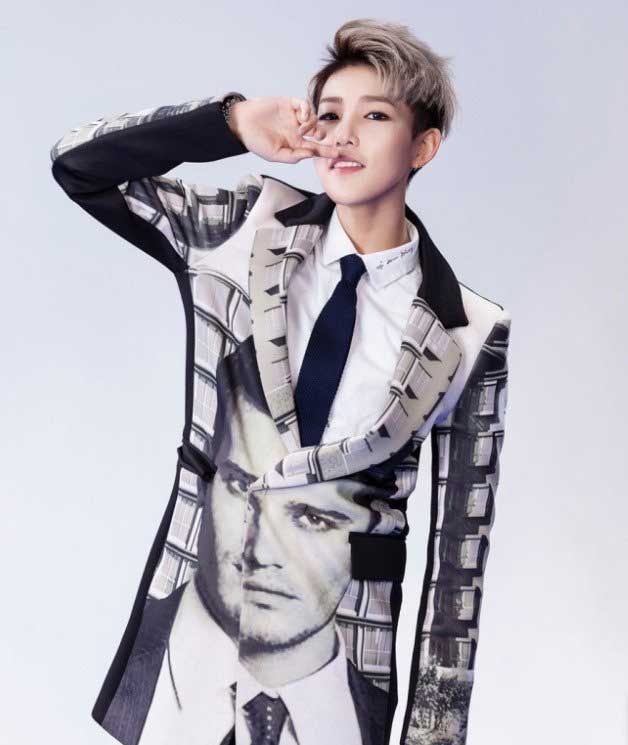 member FFC Acrush Peng Xi Chen - Wow, Ga heran deh Boyband yang satu ini banyak penggemar cowoknya