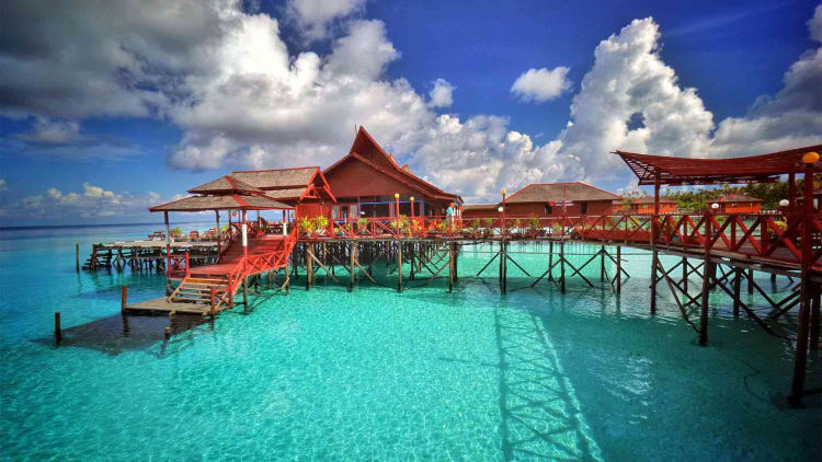 derawan - Tempat Honeymoon Terbaik Yang Ada Di Indonesia