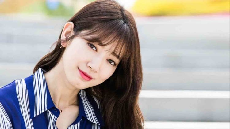 Cara Memotong Poni ‘See Through” ala Korea