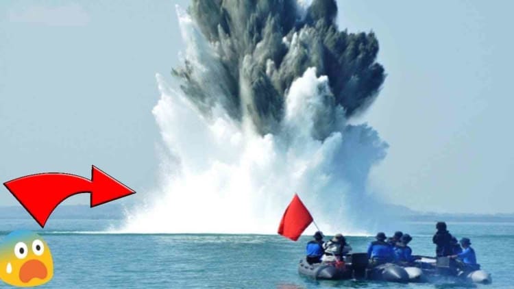 Orang² Terkejut Melihat Laut ini Tiba² Menyemburkan Air Ke Angkasa Saat Dedekati Ternyata itu...... - Megejutkan! Air Laut Tiba - Tiba Menyembur di Bojonegoro