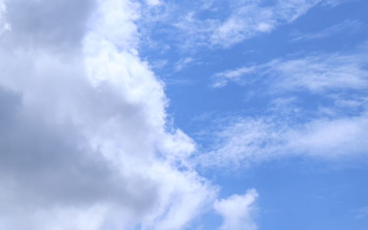 Mengapa Langit Berwarna Biru? Ini Penjelasan Ilmiahnya