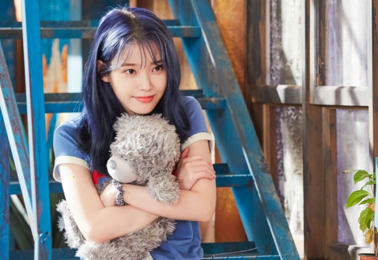 Lirik Lagu Blueming – IU (Hangul, Latin, English, Indonesia)