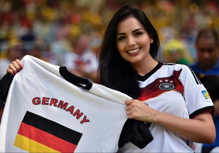 kecantikan suporter sepak bola timnas jerman - Negara dengan Suporter Wanita timnas Sepak Bola Paling Cantik