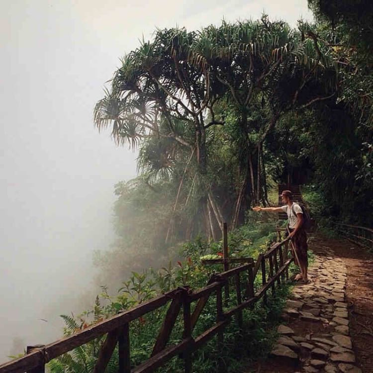 Pura Luhur Lempuyang - Hidden Spot di Bali ini Sedang Populer di Instagram & Pas Buat Selfie, Sudah Pernah Kesana ?