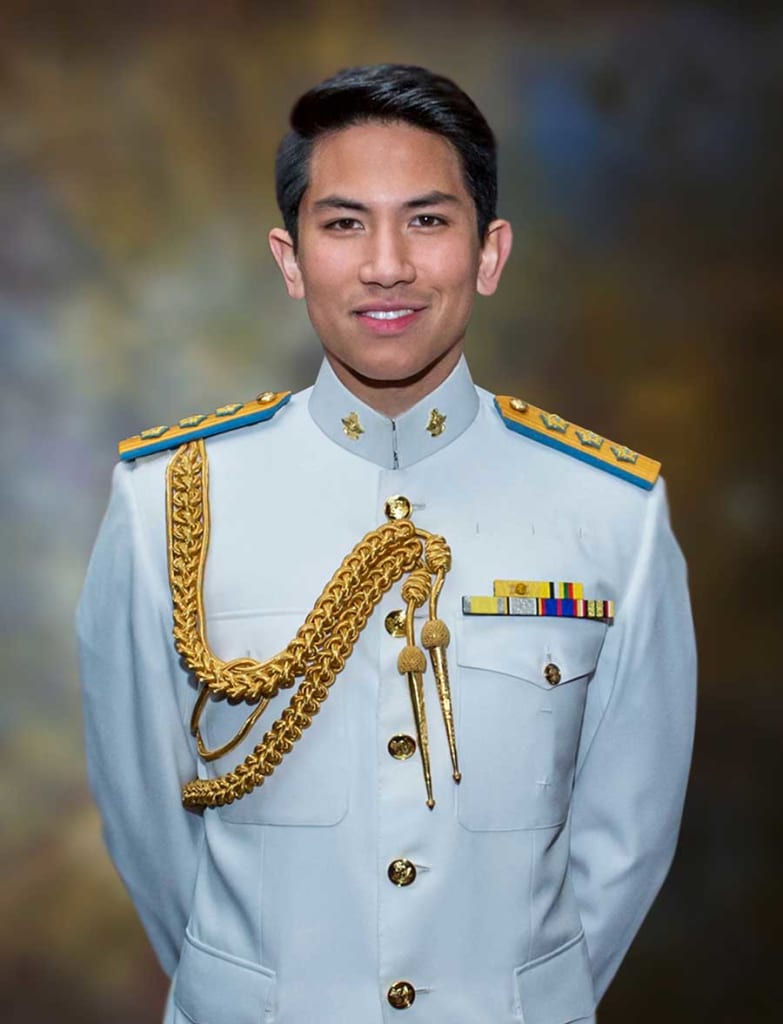 Pangeran Mateen Dari Brunei pangeran tampan didunia - Bikin Para Cewek Rela Ngantri Jadi Dayang! Inilah Potret Pangeran Versi Dunia Nyata, Bukan Dari Negeri Dongeng Loh!