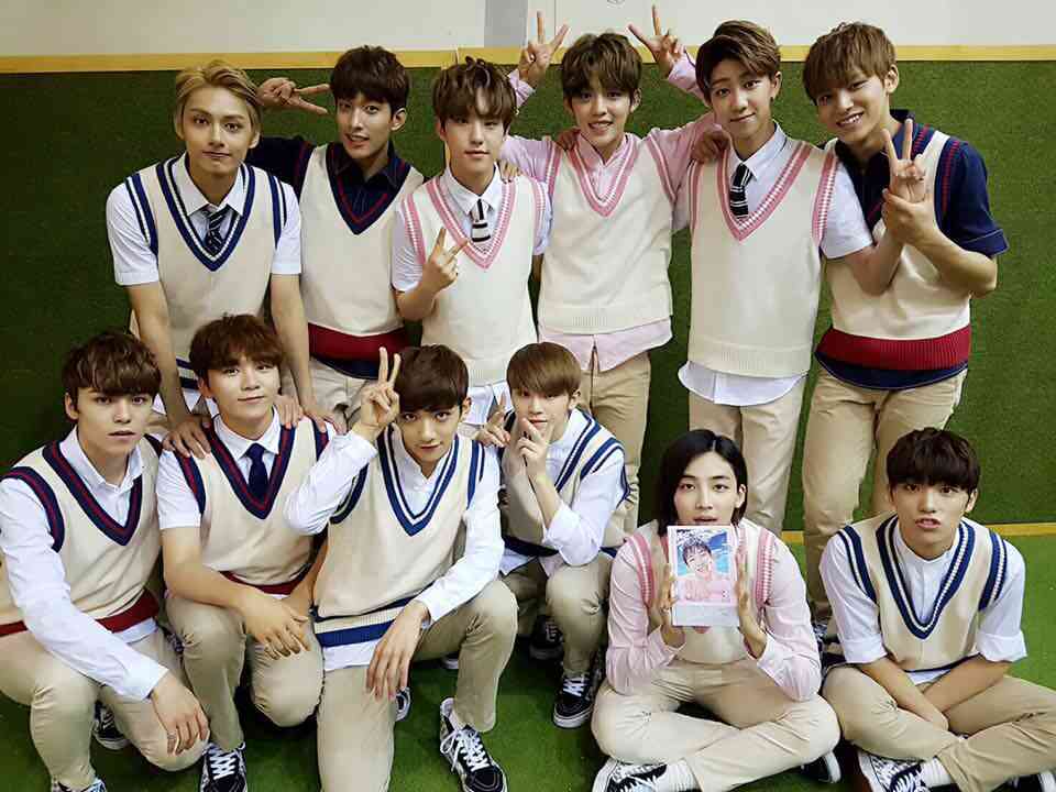 seventeen 1 - Sukses Besar Hingga Besarkan Nama Pledis, Netizen Sebut Seventeen Anak Emasnya Pledis
