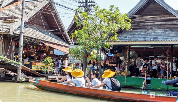 tourist at pattaya floating market