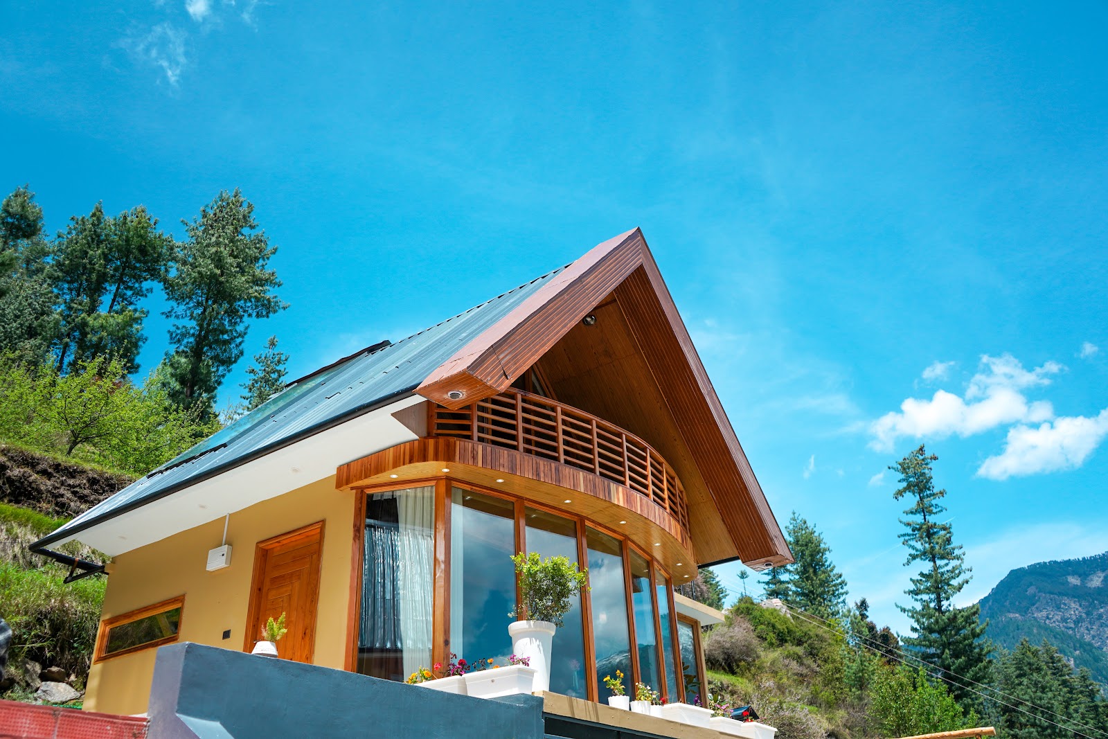 Mandukya Villas in Tandi, the starting point of your relaxed adventure in Kullu district.