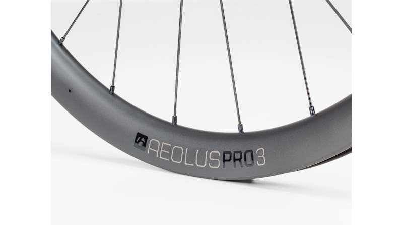 Bontrager Aeolus Pro 3 TLR Disc Road Wheel - Trek Bikes