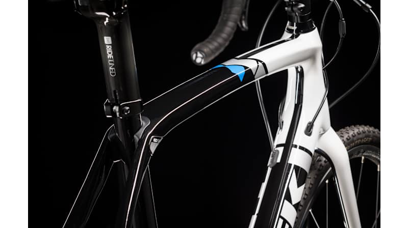TREK 「トレック」 BOONE5 DISC 2017年モデル ロードバイク トレック Boone 5 Disc デュアルIsoSpeed搭載のレーシングCXバイク
