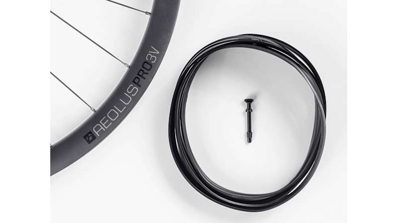 Bontrager Aeolus Pro 3V TLR Boost Disc Road Wheel - Trek Bikes