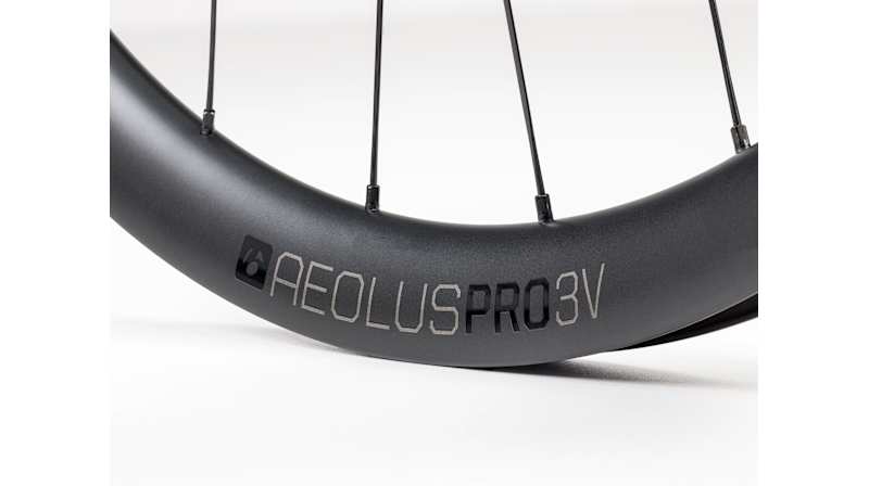 Bontrager Aeolus Pro 3V TLR Disc Road Wheel - Trek Bikes