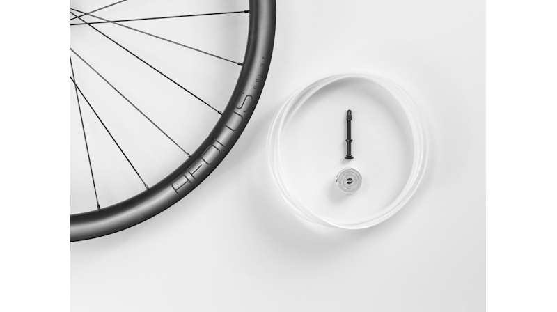 Bontrager Aeolus RSL 37 TLR Disc Road Wheel - Trek Bikes