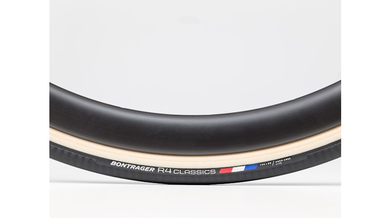 ボントレガー R4 クラシック Hard-Case Lite ロード タイヤ - Trek