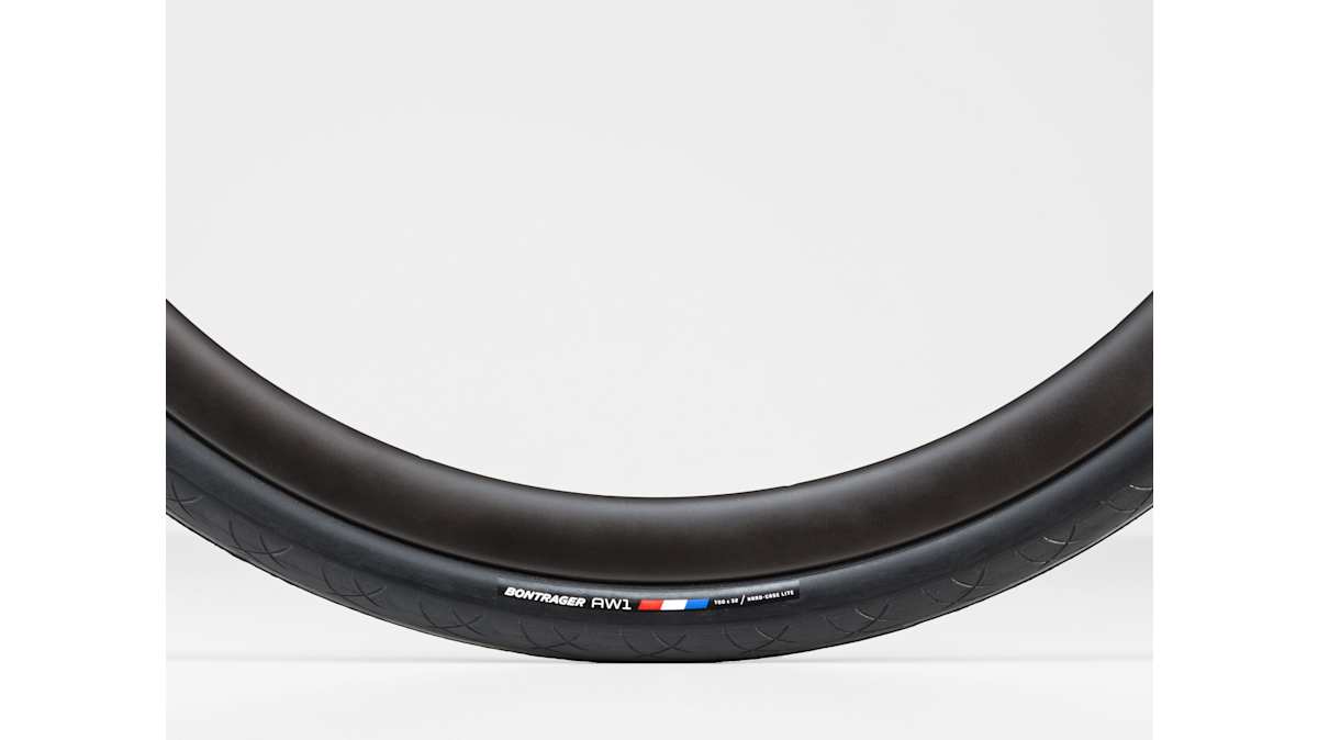 BONTRAGER AW1 700×32 未使用タイヤ Bontrager AW1 Hard-Case Lite Road Tire - Trek Bikes