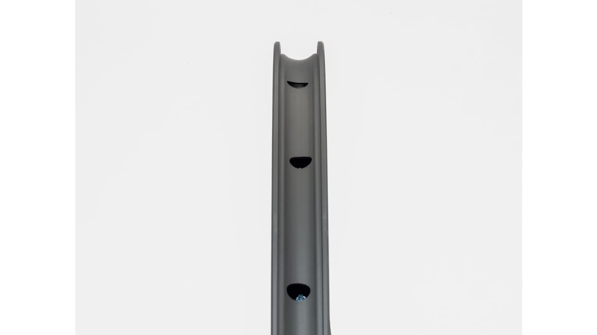 Bontrager Aeolus Comp 5 TLR Disc Road Wheel - Trek Bikes