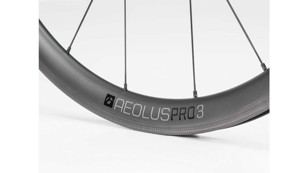 Bontrager Aeolus Pro 3 TLR Road Wheel - Trek Bikes