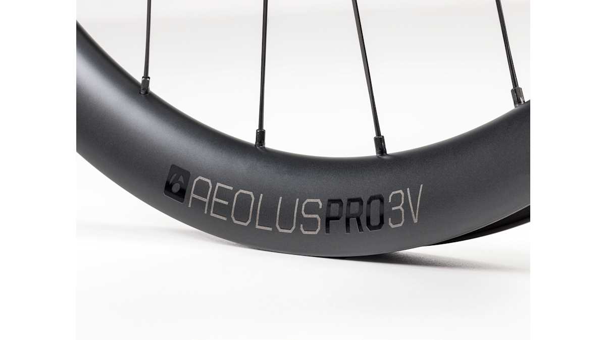 Bontrager Aeolus Pro 3V TLR Disc Road Wheel - Trek Bikes