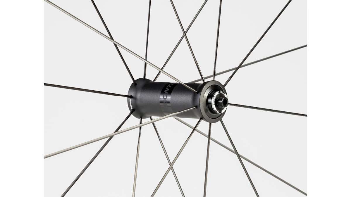 Bontrager Aeolus Pro 5 TLR Road Wheel - Trek Bikes