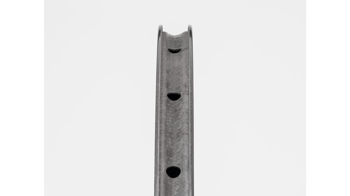 Bontrager Aeolus XXX 2 TLR Disc Clincher Road Wheel - Trek Bikes (JP)