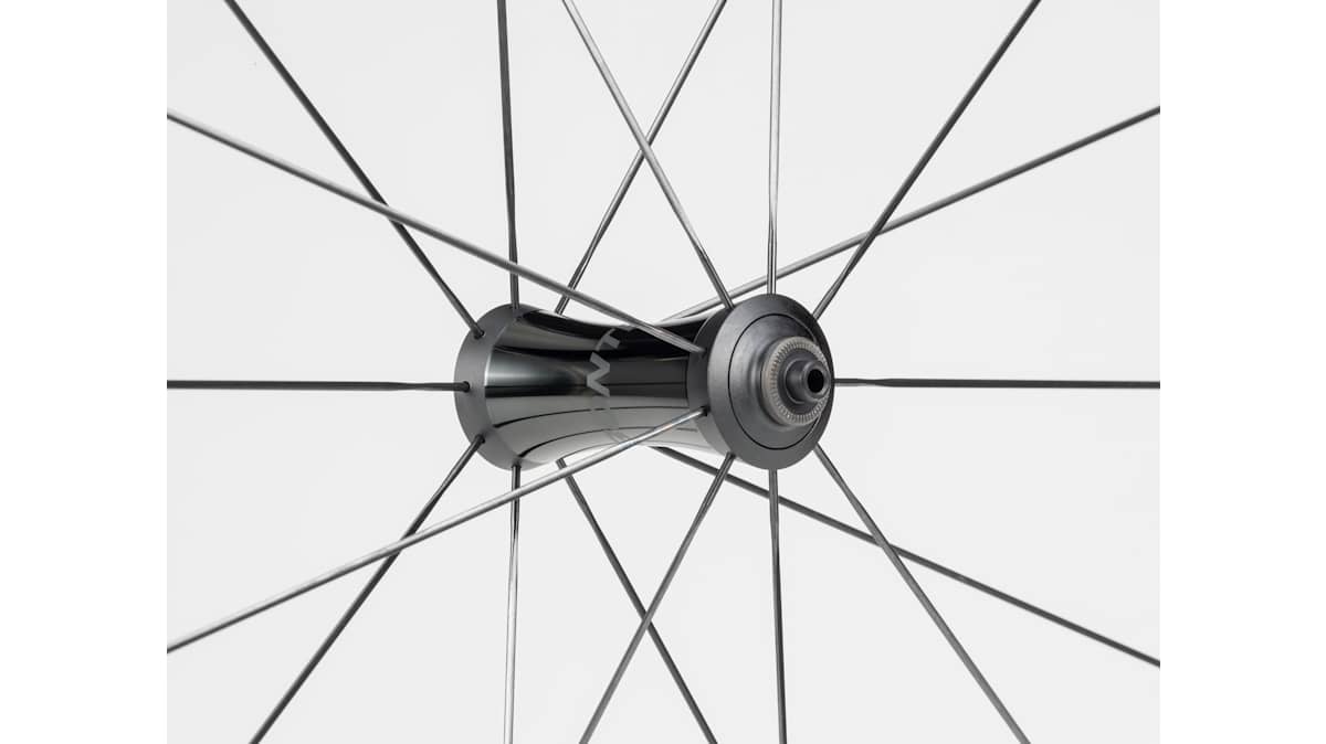 Bontrager Aeolus XXX 2 TLR Clincher Road Wheel - Trek Bikes