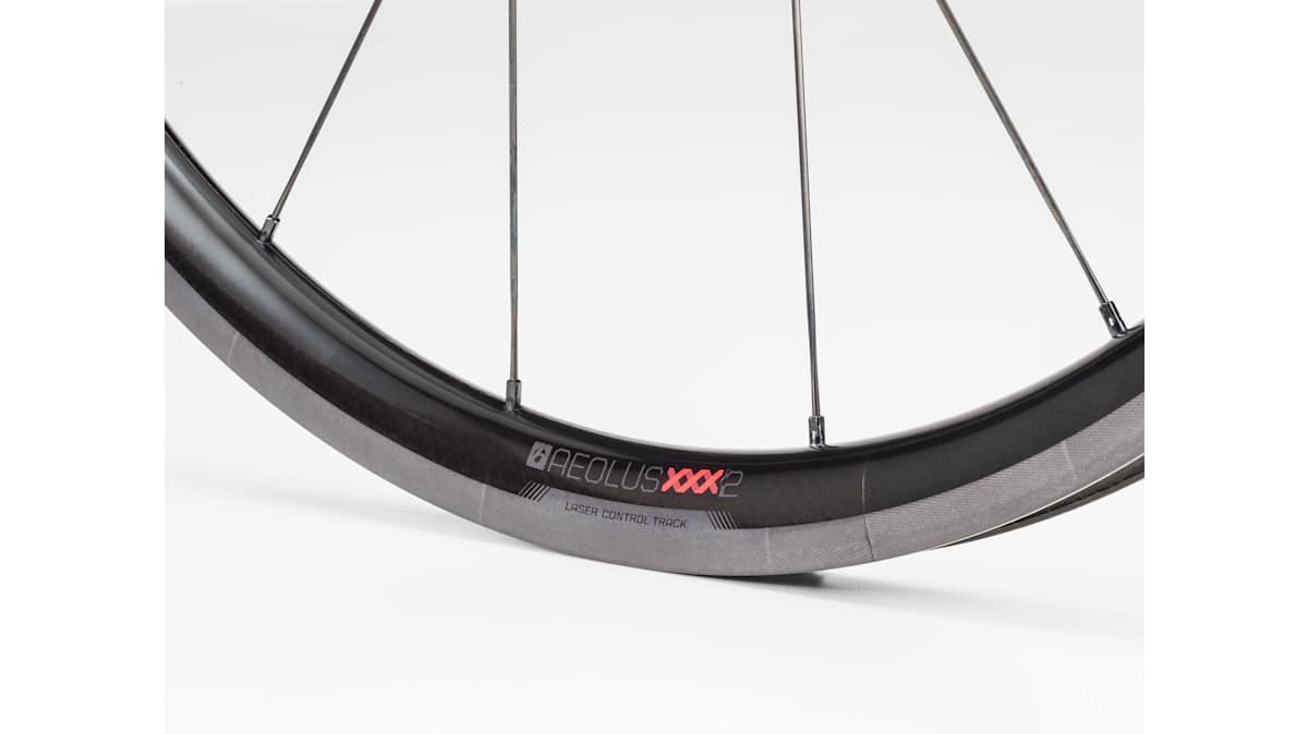 Bontrager Aeolus XXX 2 TLR Clincher Road Wheel - Trek Bikes