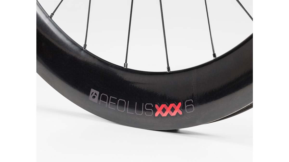 Bontrager Aeolus XXX 6 TLR Disc Clincher Road Wheel - Trek Bikes