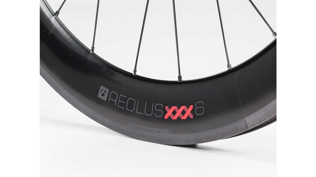 Bontrager Aeolus XXX 6 TLR Clincher Road Wheel - Trek Bikes