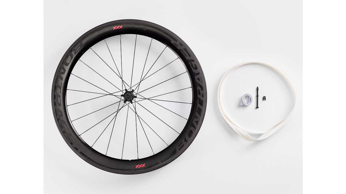 Bontrager Aeolus XXX 6 TLR Clincher 前輪のみ Bontrager Aeolus XXX 6 TLR Clincher Road Wheel - Trek Bikes